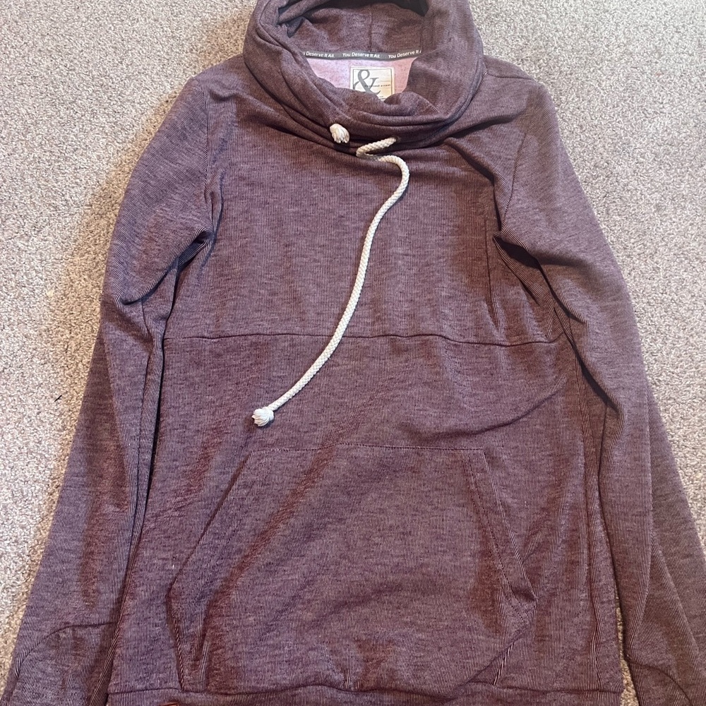 Women’s sweatshirts ampersand